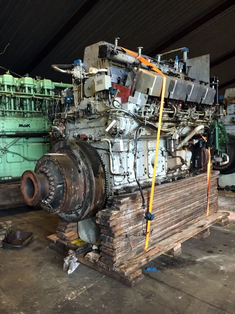 Image 4 of 6 - Polar - F28V-D825