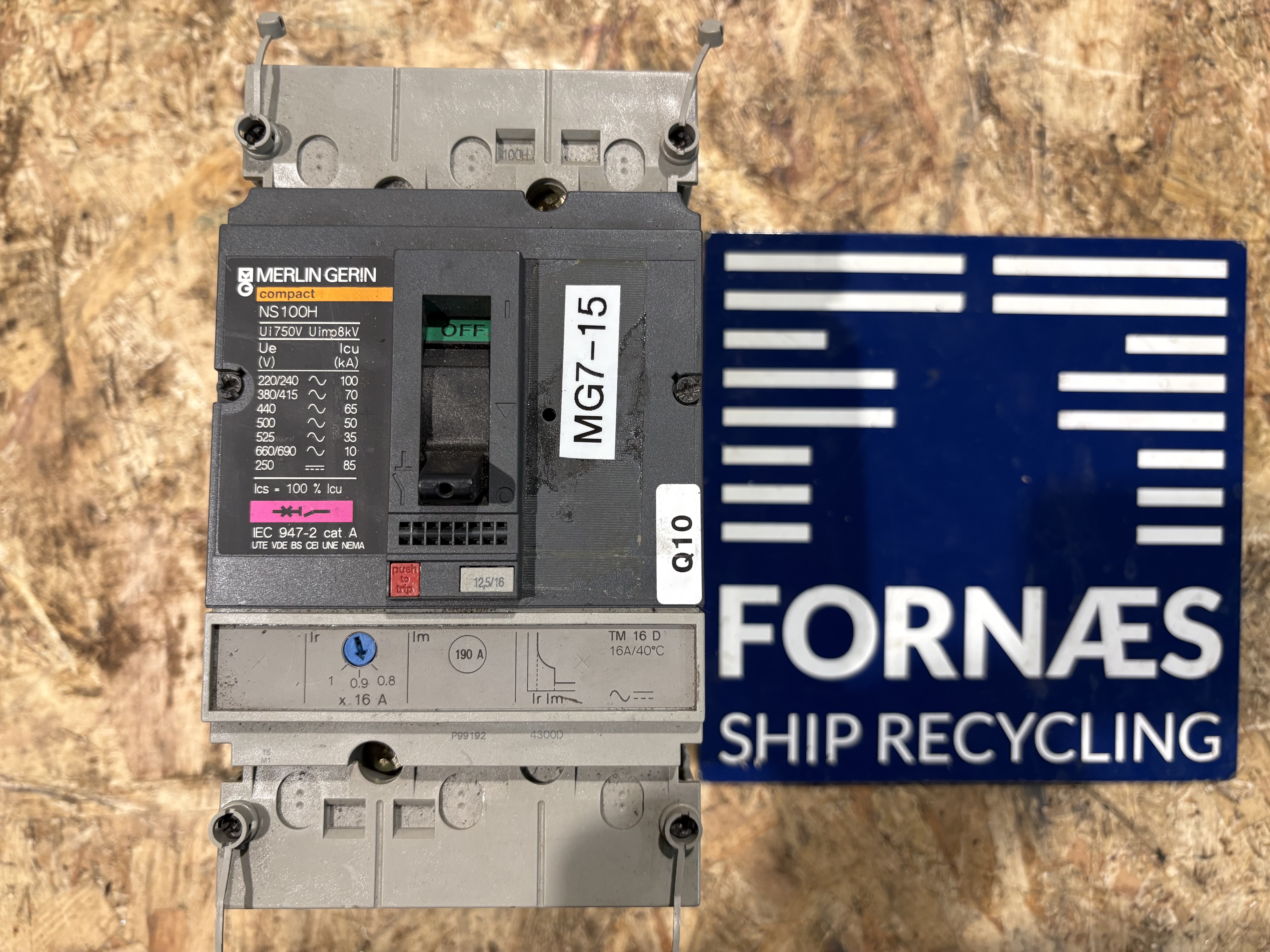 Merlin Gerin - Compact