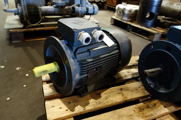 Image 2 of 3 - VEM - K21R 160L2