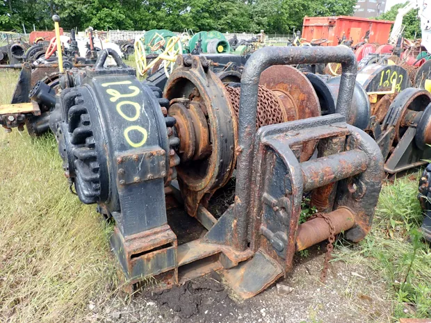Image 1 of 3 - Anchor winch