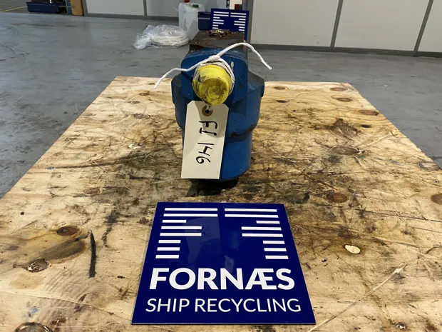 Image 4 of 5 - Farey Arlon BV - 372A-1N50-BL123