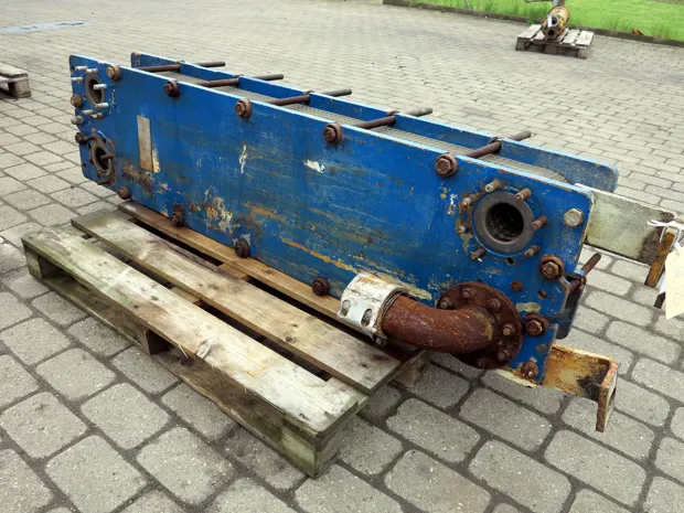 Image 2 of 2 - APV - no plate