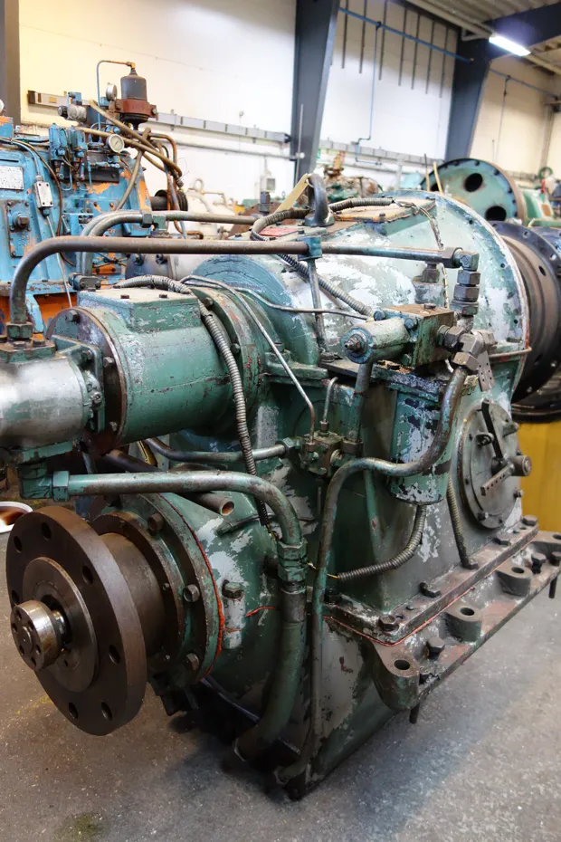 Image 4 of 6 - Ulstein - 220