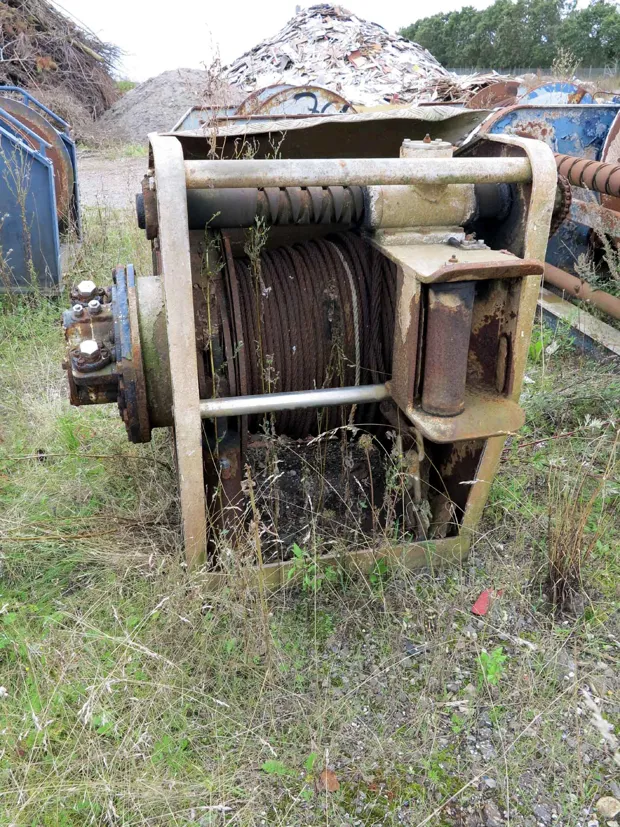 Image 4 of 5 - Split winch