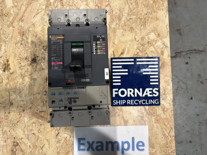 Image 3 of 3 - Merlin Gerin - NS630H