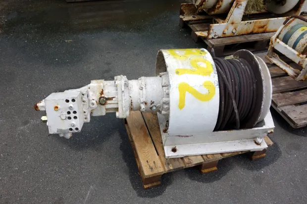 Image 1 of 2 - Small winch