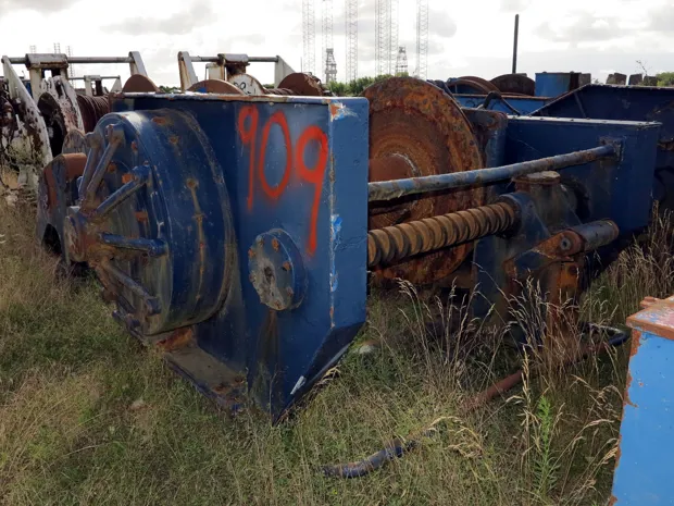 Image 3 of 5 - Split winch