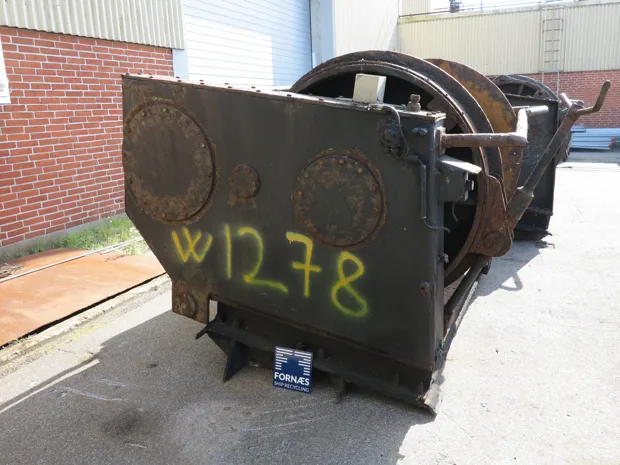 Image 3 of 6 - Trawl winch