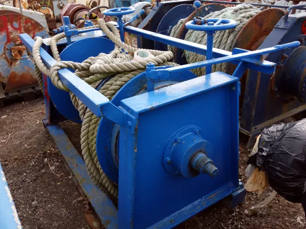 Image 2 of 2 - Mooring winch