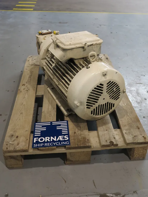 Image 2 of 6 - HP942