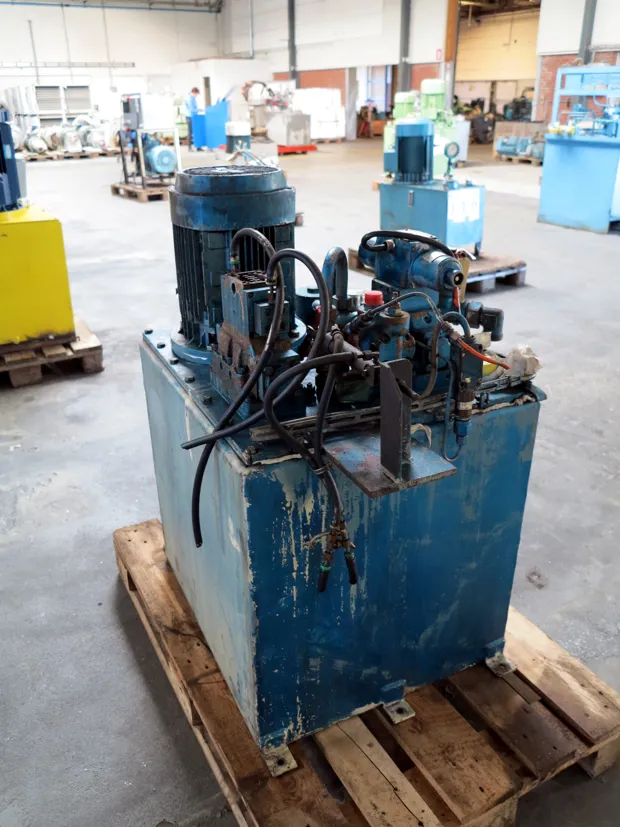 Image 4 of 8 - HS114