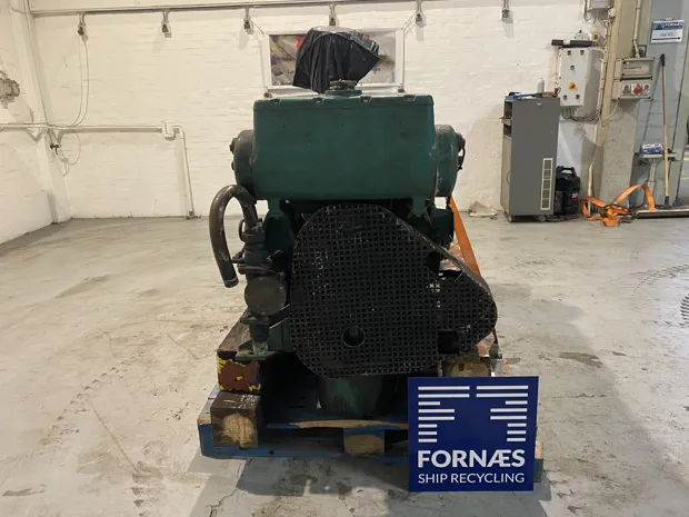 Image 2 of 5 - Volvo Penta - MD 100B          (TMD)