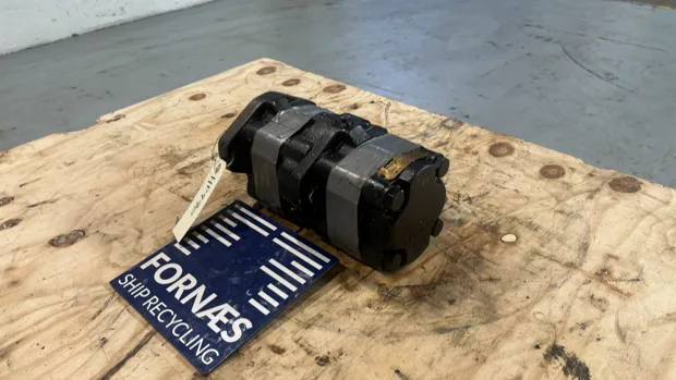 Image 4 of 7 - HP990