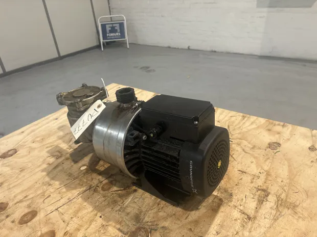 Image 3 of 5 - Grundfos - Hydrofore