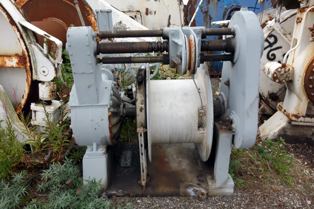 Image 1 of 3 - Wire winch