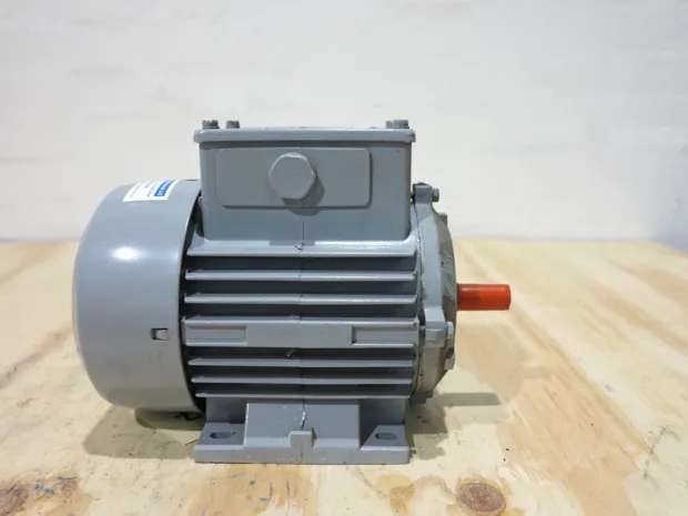 Image 3 of 4 - Server - 1.ZK 71 A-6