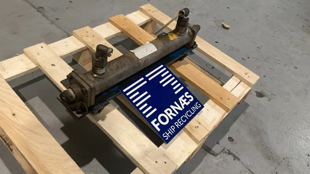 Image 2 of 6 - Universal hydraulik - No plate