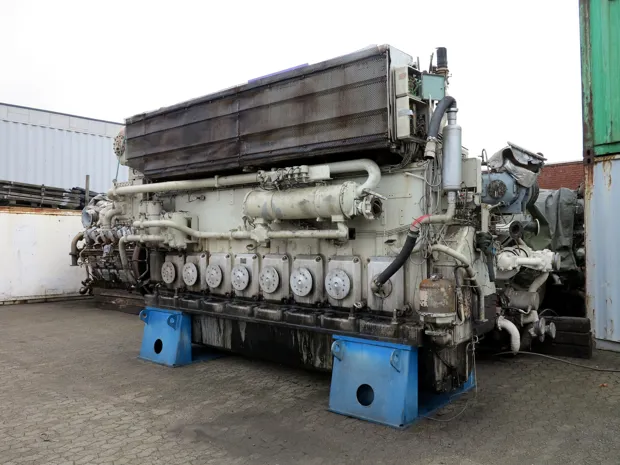 Image 9 of 14 - Wärtsilä - 8R32