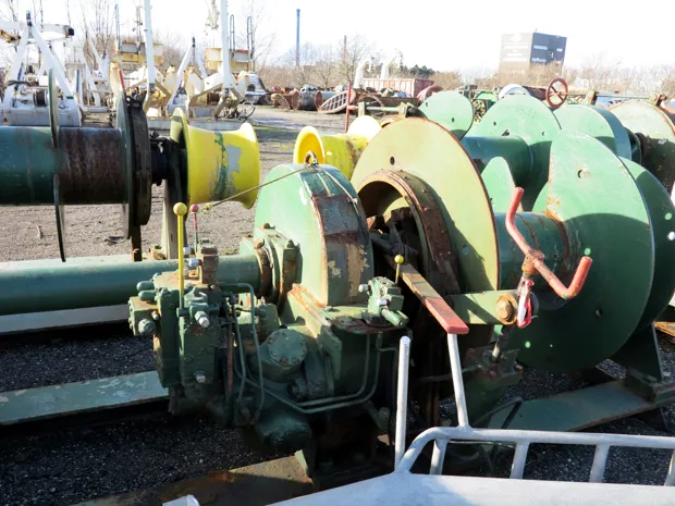 Image 2 of 3 - Mooring winch