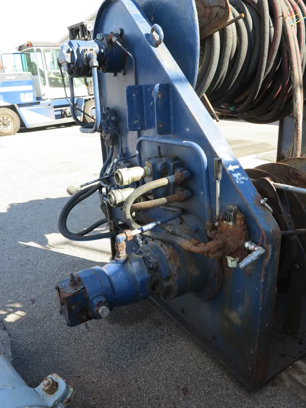Image 6 of 6 - Combi winch