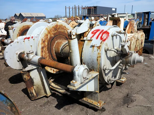 Image 2 of 5 - Split winch