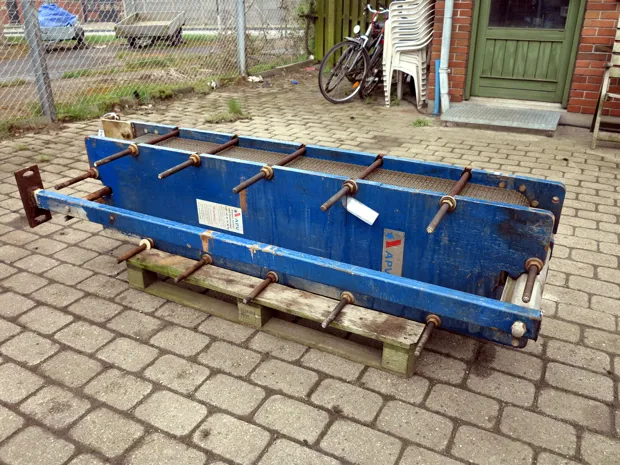 Image 1 of 2 - APV - no plate