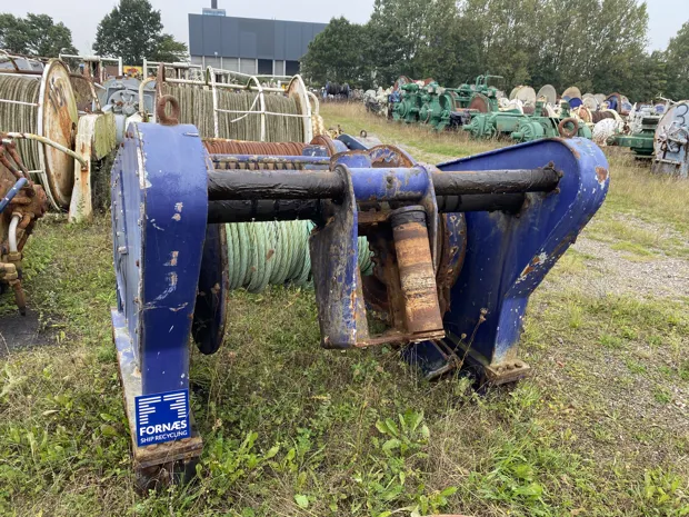 Image 2 of 7 - Trawl winch