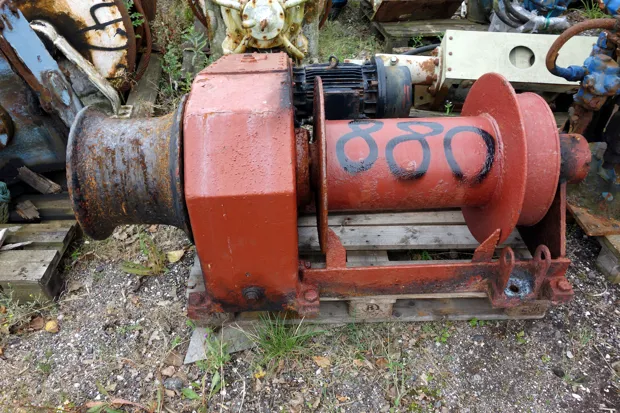 Image 1 of 2 - Mooring winch