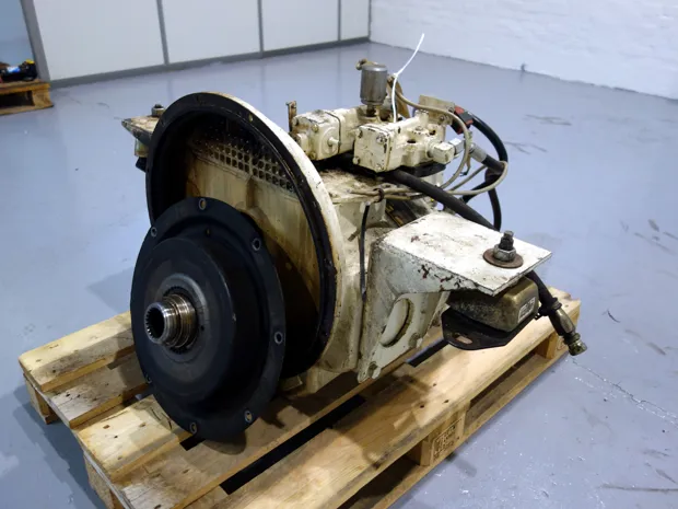 Image 2 of 7 - Twin Disc - MG 5111