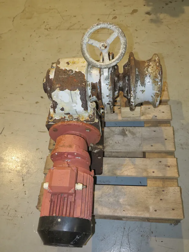 Image 3 of 8 - Mooring winch