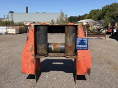D834