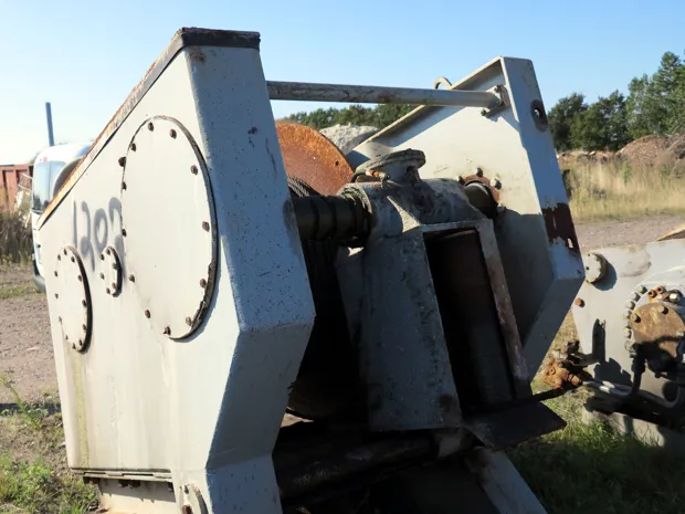 Image 2 of 5 - Split winch