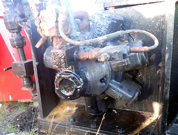 Image 6 of 6 - Anchor winch