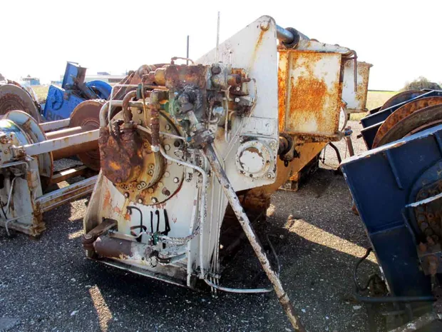 Image 3 of 4 - Split winch