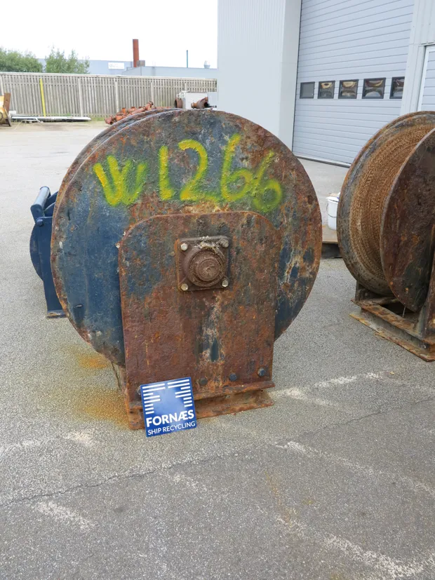 Image 4 of 4 - Trawl winch