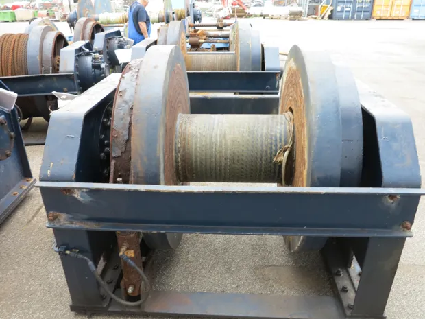 Image 2 of 3 - Trawl winch