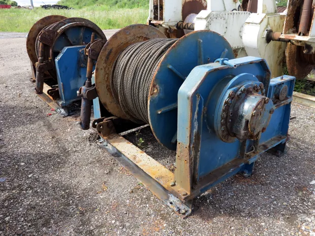 Image 2 of 5 - Split winch