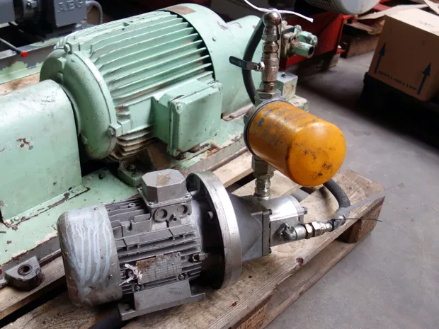 Image 2 of 4 - HP884