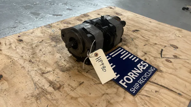 Image 3 of 7 - HP990