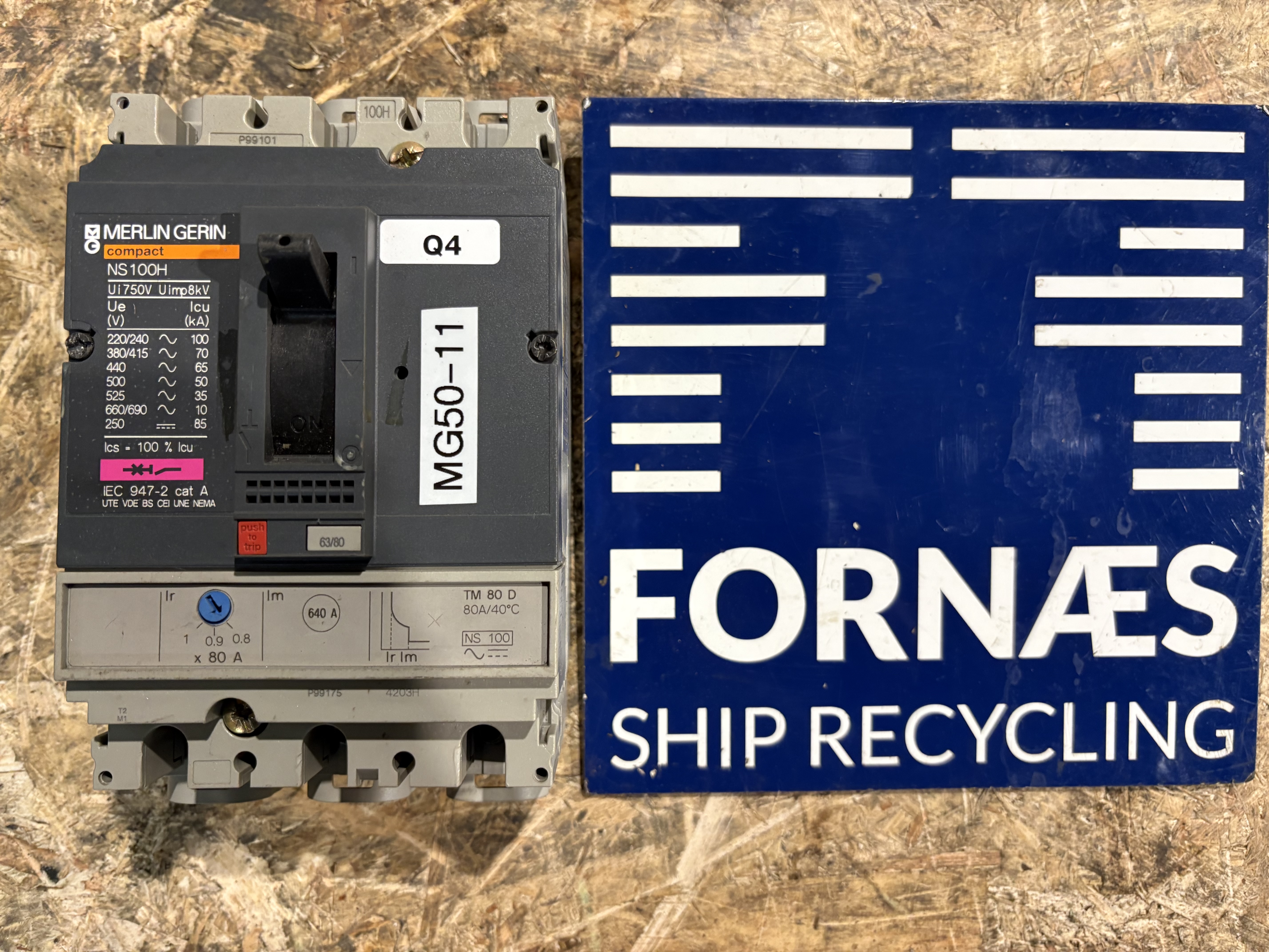 Merlin Gerin - Compact