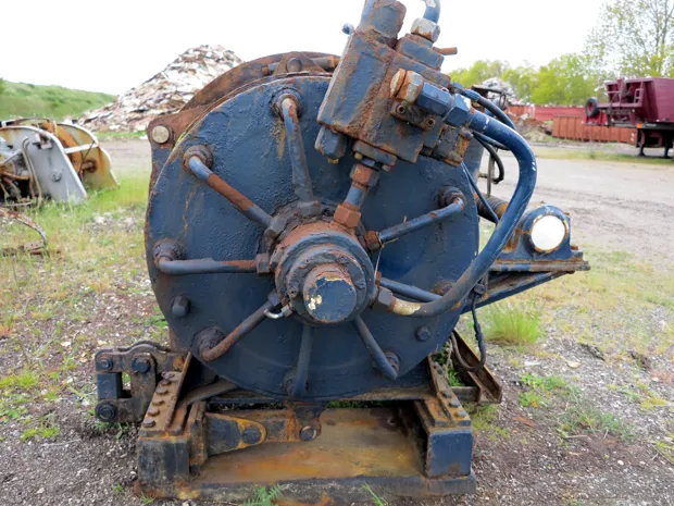 Image 2 of 4 - Split winch