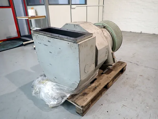 Image 3 of 6 - MAN B&W - NR 20/R147