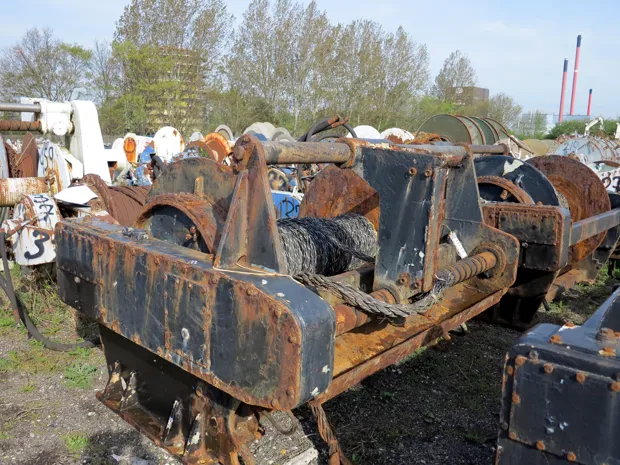 Image 3 of 7 - Split winch