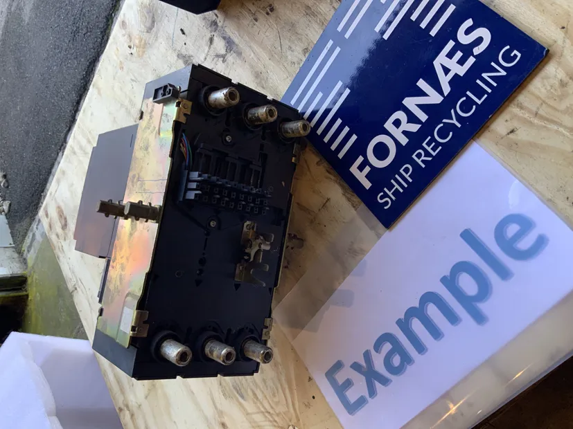 Image 2 of 5 - SCHNEIDER - NSX630F