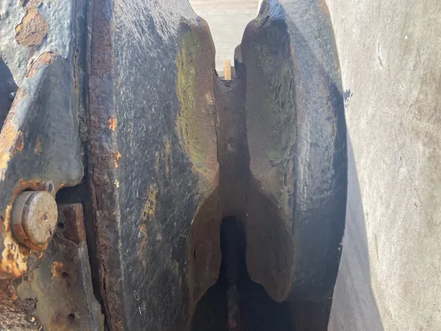 Image 10 of 11 - Anchor winch