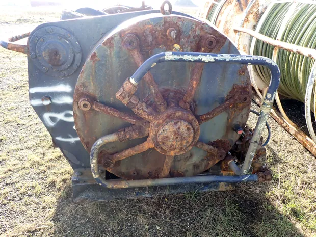 Image 3 of 3 - Split winch