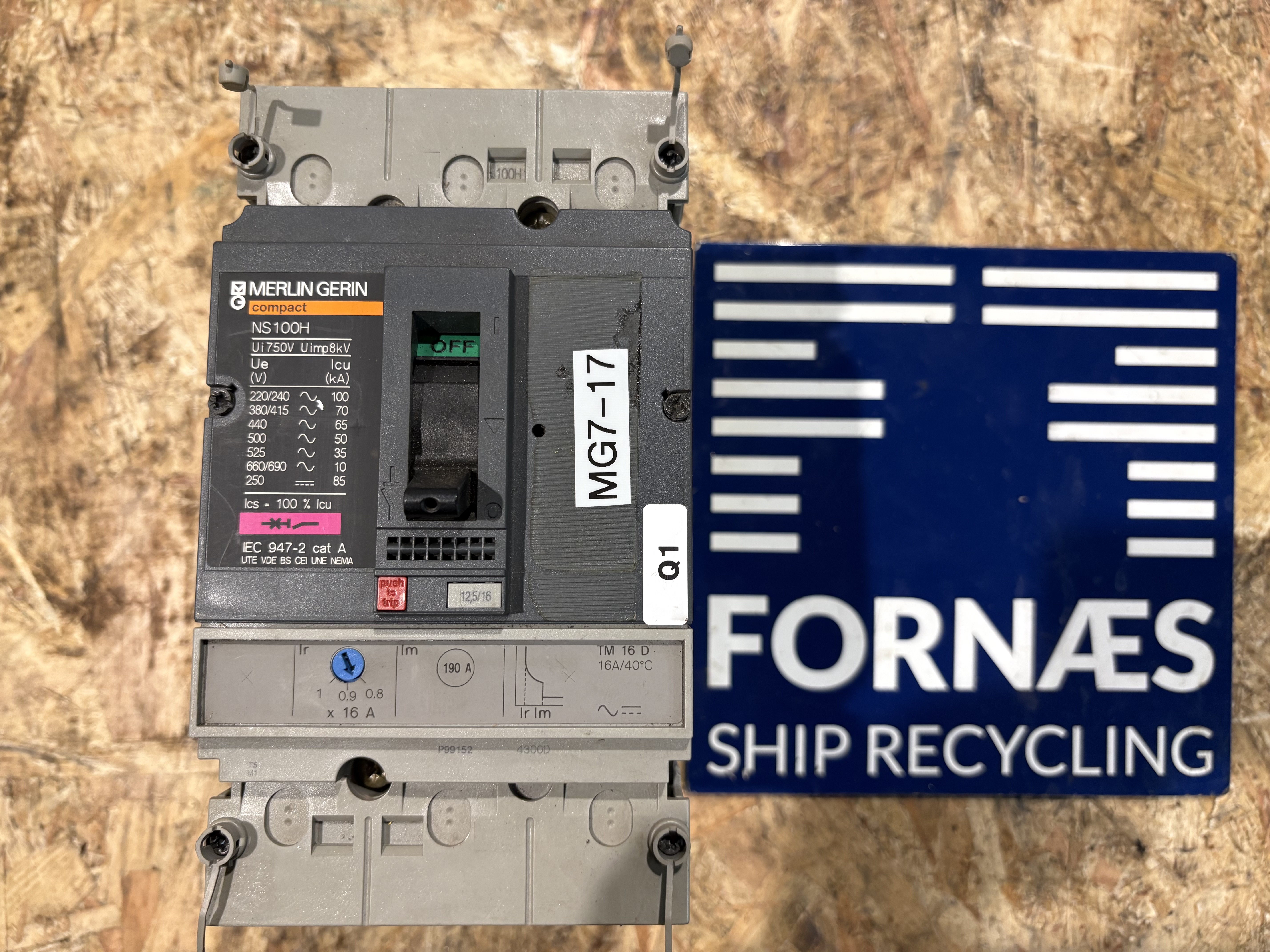 Merlin Gerin - Compact