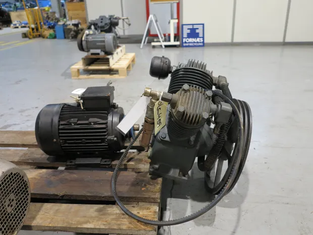 Image 2 of 5 - No plate