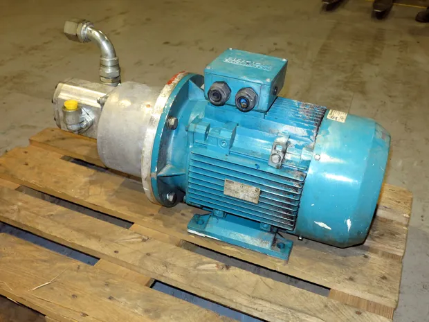 Image 3 of 5 - HP899