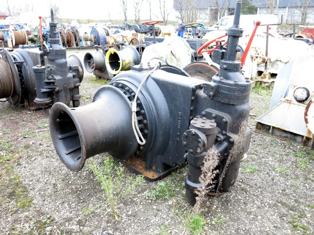 Image 3 of 3 - Mooring winch